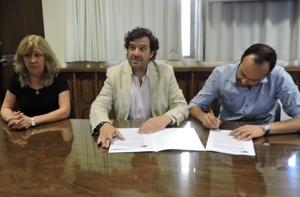 Firma de convenio con CEC