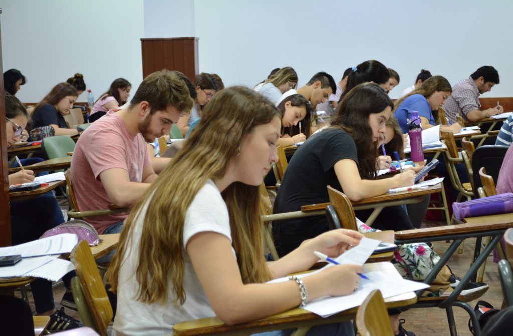 La Facultad de Ciencias Económicas y Jurídicas de la UNLPam celebra su primer graduado en contexto de encierro