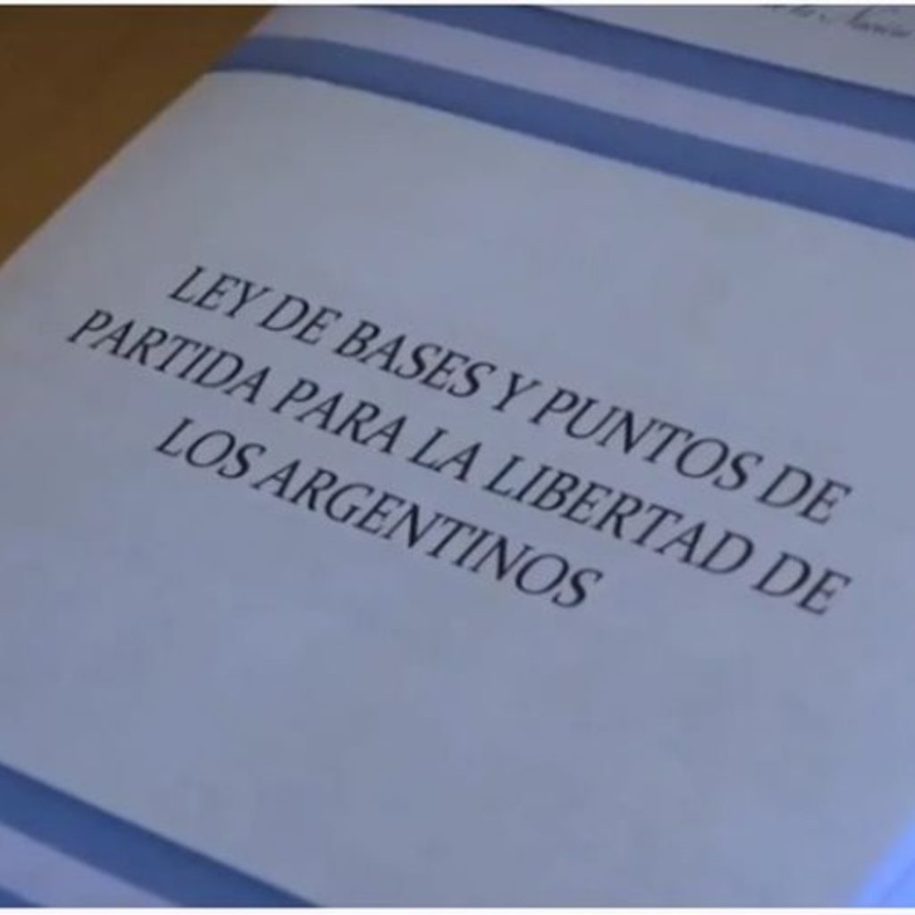 Charla Abierta:  Análisis Crítico de la Ley de Bases y el DNU 70/23