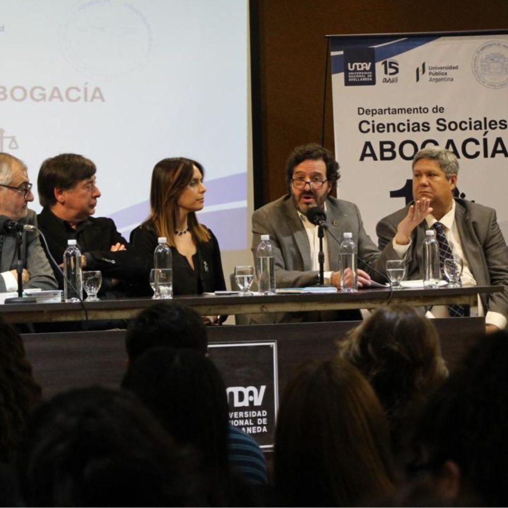 Decano Marull disertó en la Universidad Nacional de Avellaneda